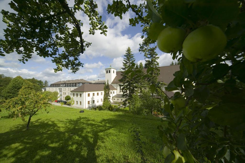Kloster St. Josef Neumarkt in der Oberpfalz Exterior photo